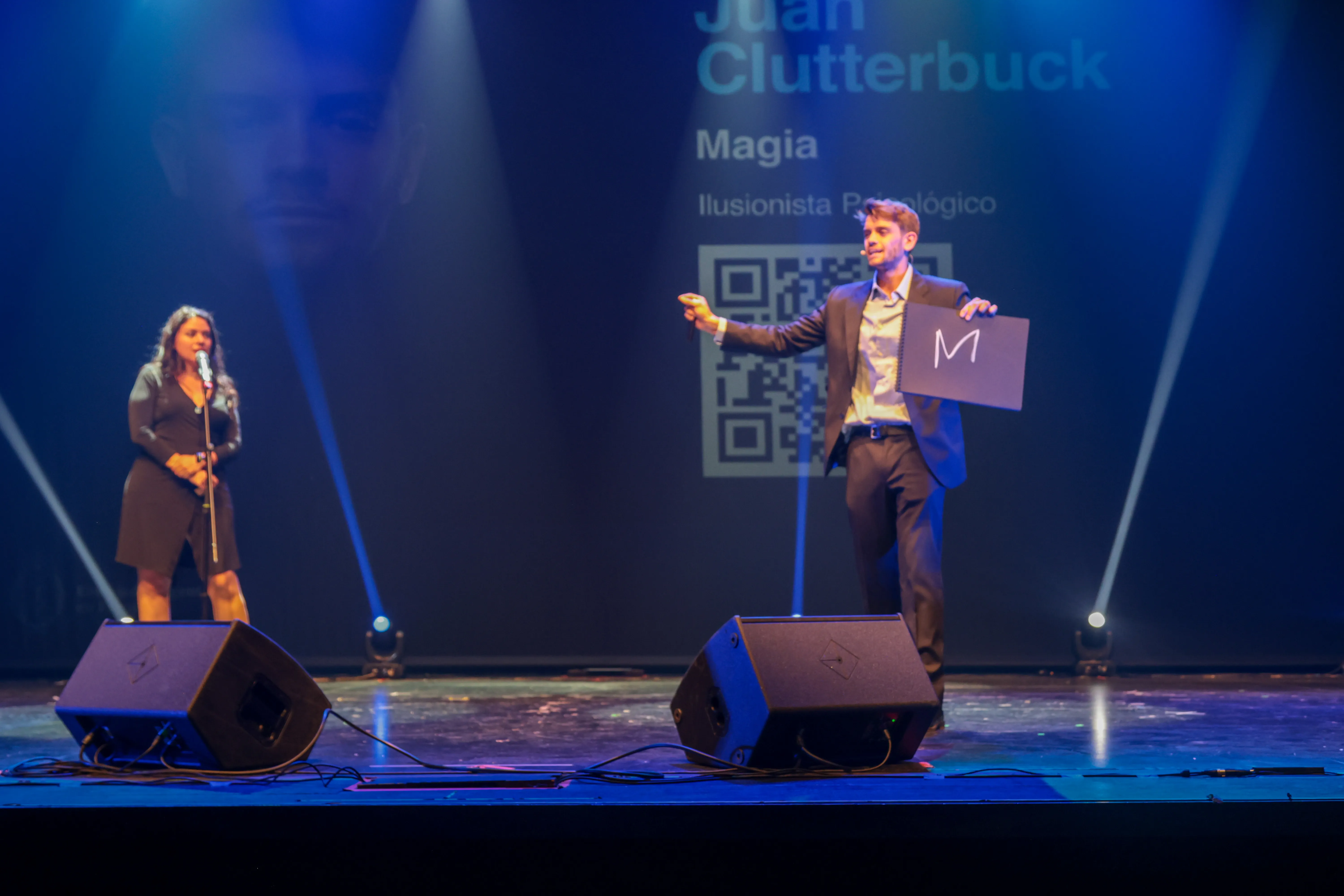 Clutterbuck en actuación